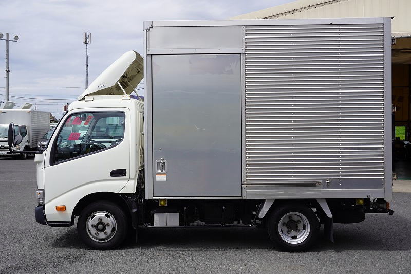 トヨエース　１０尺　アルミバン　積載２０００ｋｇ　トヨタ車体製　サイドドア　ラッシング１段　導風板　バックカメラ　ＥＴＣ　９０度ストッパー　衝突軽減ブレーキ　車線逸脱警報　ワンオーナー！ＡＴ車！1