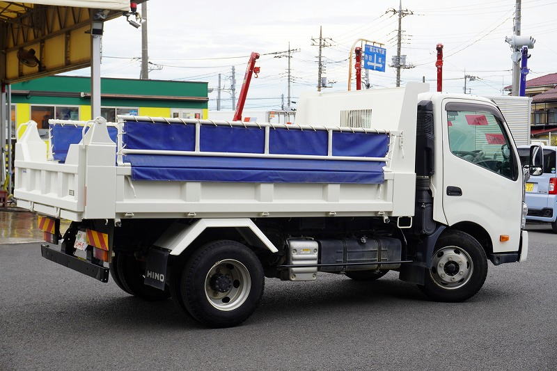 デュトロ　「ワイド」　強化ダンプ　新明和製　積載３８００ｋｇ　三方開　手動コボレーン　鳥居アングル補強　アユミ板掛け　左電格ミラー　坂道発進補助　衝突軽減ブレーキ　車線逸脱警報　メッキパーツ　ワンオーナー！６速ＭＴ！車検「Ｒ５年１１月まで！」6