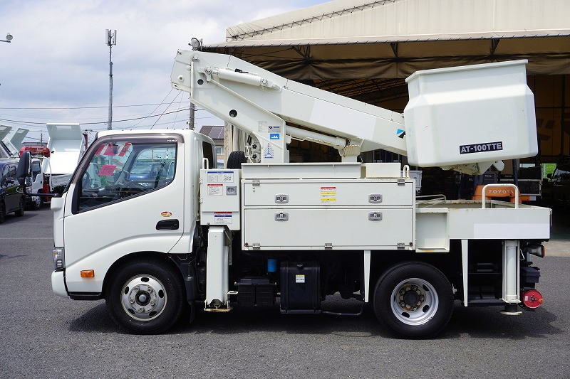 デュトロ　高所作業車　タダノ製（ＡＴ－１００ＴＴＥ）　最大地上高９．９ｍ　ＦＲＰバケット　バケット積載荷重２００ｋｇ　積載４５０ｋｇ　工具入れ　バックカメラ　社外ナビ　フォグランプ　電動パーキングブレーキ　アワーメーター：３００ｈ　通信工事仕様！ＡＴ車！1