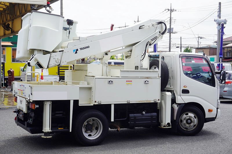 デュトロ　高所作業車　タダノ製（ＡＴ－１００ＴＴＥ）　最大地上高９．９ｍ　ＦＲＰバケット　バケット積載荷重２００ｋｇ　積載４５０ｋｇ　工具入れ　バックカメラ　社外ナビ　フォグランプ　電動パーキングブレーキ　アワーメーター：３００ｈ　通信工事仕様！ＡＴ車！6