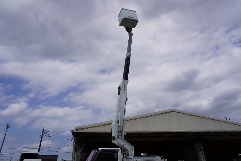 デュトロ　高所作業車　タダノ製（ＡＴ－１００ＴＴＥ）　最大地上高９．９ｍ　ＦＲＰバケット　バケット積載荷重２００ｋｇ　積載４５０ｋｇ　工具入れ　バックカメラ　社外ナビ　フォグランプ　電動パーキングブレーキ　アワーメーター：３００ｈ　通信工事仕様！ＡＴ車！30