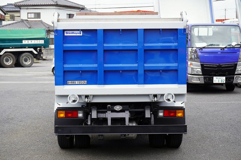 カゼット　強化　ステンレス深ダンプ　「土砂禁止」　積載１９５０ｋｇ　一方開　舟底　水密式　電動コボレーン　新明和製　坂道発進補助　左電格ミラー　バックカメラ　社外ナビ　ＥＴＣ　アルミホイール　フォグランプ　低走行！５速ＭＴ！準中型（５トン限定）免許対応！2