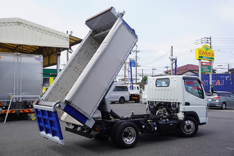 カゼット　強化　ステンレス深ダンプ　「土砂禁止」　積載１９５０ｋｇ　一方開　舟底　水密式　電動コボレーン　新明和製　坂道発進補助　左電格ミラー　バックカメラ　社外ナビ　ＥＴＣ　アルミホイール　フォグランプ　低走行！５速ＭＴ！準中型（５トン限定）免許対応！25