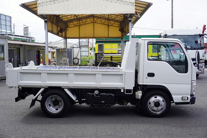 エルフ　強化ダンプ　新明和製　積載３０００ｋｇ　三方開　手動コボレーン　鳥居アングル補強　ダンプピン　ＥＴＣ　全低床　ワンオーナー！ＡＴ車！3