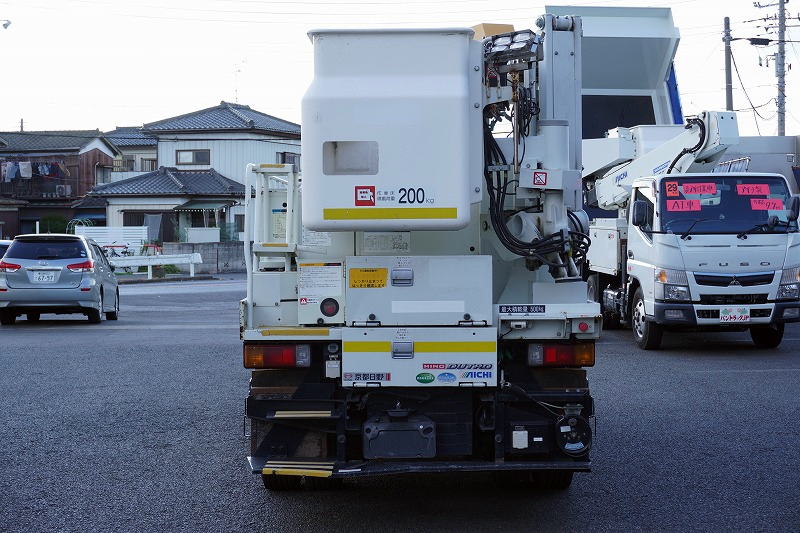 デュトロ　「４ＷＤ」　高所作業車　アイチ製（ＳＥ０８Ｃ）　積載５００ｋｇ　最大地上高８ｍ　ＦＲＰバケット　先端屈折アーム　ブーム自動格納　バケット積載荷重２００ｋｇ　ジョイスティックタイプ　アワーメーター：１９７３ｈ　バックカメラ　坂道発進補助　左電格ミラー　通信工事仕様！５速ＭＴ！希少車！2