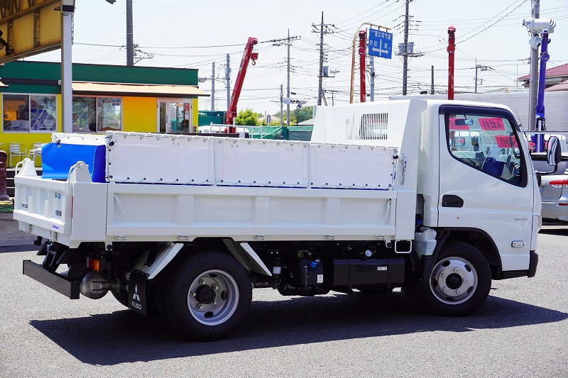 （未使用）　キャンター　強化ダンプ　新明和製　積載３０００ｋｇ　三方開　手動コボレーン（エビロック付き）　ＥＴＣ　左電格ミラー　スマートキー　ＬＥＤヘッドライト＆フォグランプ　衝突軽減ブレーキ　車線逸脱警報　全低床　５速ＭＴ！　車検「Ｒ７年６月まで！」6