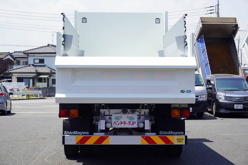 （未使用）　ファイター　増トン　「ベッド付き」　土砂ダンプ　新明和製　一方開　積載７０００ｋｇ　造りボディー　電動コボレーン　鳥居シートデッキ＆ラダー　三方額縁仕様　砂切り　爪隠し　アルミホイール　シャーシシルバー塗装　バックカメラ　ＥＴＣ２．０　６速ＭＴ！2