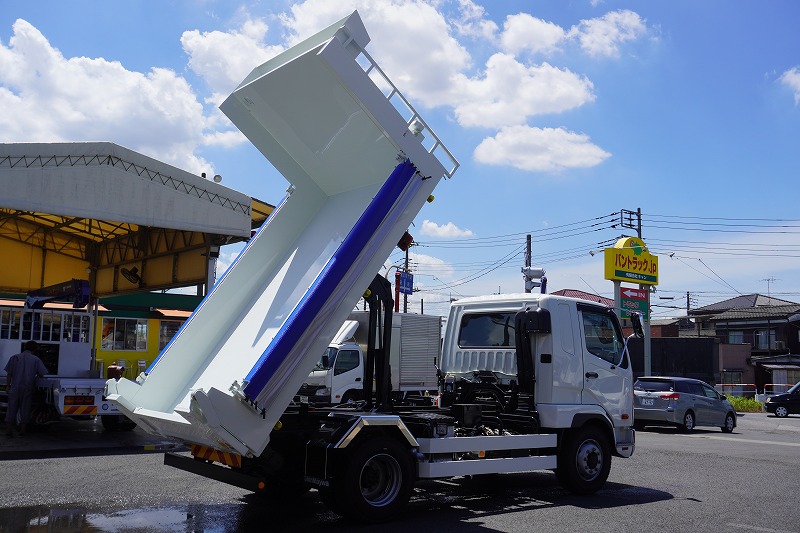 （未使用）　ファイター　増トン　「ベッド付き」　ローダーダンプ　新明和製　積載６６００ｋｇ　一方開　電動コボレーン　鳥居シートデッキ＆ラダー　スライド用ラジコン　ダンプピン　ＨＩＤヘッドライト　坂道発進補助　ＥＴＣ　オートエアコン　衝突軽減ブレーキ　車線逸脱警報　メッキパーツ多数！６速ＭＴ！　車検「Ｒ６年７月まで！」27