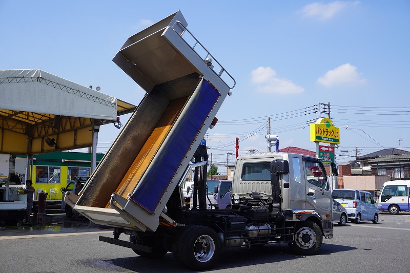 ファイター　増トン　「ベッド付き」　土砂ダンプ　新明和製　一方開　積載７６００ｋｇ　造りボディー　電動コボレーン　鳥居シートデッキ＆ラダー　ダンプピン　アルミホイール　社外テール　社外ナビ　ＥＴＣ　メッキパーツ多数！６速ＭＴ！車検「Ｒ６年４月まで！」24