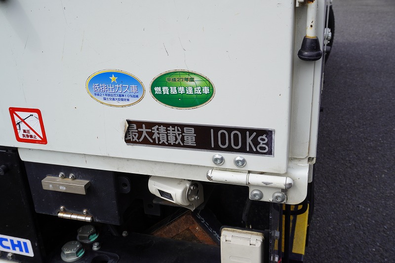 エルフ　高所作業車　アイチ製（ＳＨ１０Ａ）　積載１００ｋｇ　最大地上高９．９ｍ　ＦＲＰバケット　ブーム自動格納　バケット積載荷重２００ｋｇ　ジョイスティックタイプ　アワーメーター：２０１８ｈ　バックカメラ　社外ナビ　坂道発進補助　通信工事仕様！６速ＭＴ！18