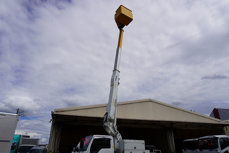 エルフ　高所作業車　アイチ製（ＳＨ１０Ａ）　積載１００ｋｇ　最大地上高９．９ｍ　ＦＲＰバケット　ブーム自動格納　バケット積載荷重２００ｋｇ　ジョイスティックタイプ　アワーメーター：２０１８ｈ　バックカメラ　社外ナビ　坂道発進補助　通信工事仕様！６速ＭＴ！29