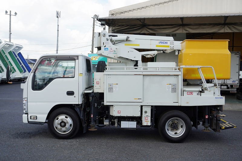 エルフ　高所作業車　アイチ製（ＳＥ０８Ｃ）　積載５００ｋｇ　最大地上高８ｍ　ＦＲＰバケット　先端屈折アーム　ジャッキ自動張り出し　バケット積載荷重２００ｋｇ　ジョイスティックタイプ　アワーメーター：１６０１ｈ　バックカメラ　坂道発進補助　通信工事仕様！６速ＭＴ！1