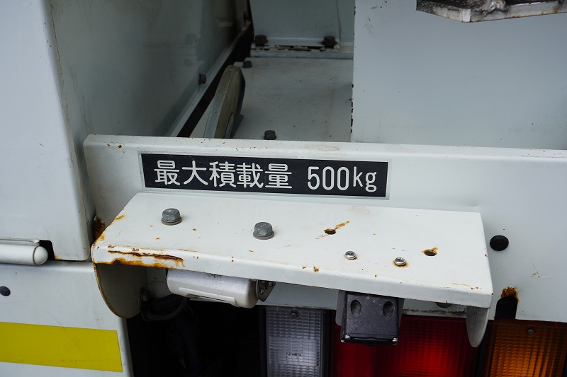 エルフ　高所作業車　アイチ製（ＳＥ０８Ｃ）　積載５００ｋｇ　最大地上高８ｍ　ＦＲＰバケット　先端屈折アーム　ジャッキ自動張り出し　バケット積載荷重２００ｋｇ　ジョイスティックタイプ　アワーメーター：１６０１ｈ　バックカメラ　坂道発進補助　通信工事仕様！６速ＭＴ！17