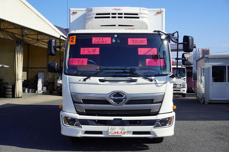 レンジャー　４トン　「ワイド　ベッド付き」　冷蔵冷凍車　積載２３００ｋｇ　リアエアサス　６．２ｍ長　格納パワーゲート　ラジコン　サイドドア　－３０度設定　キーストン　ジョルダー４列　ラッシング２段　バックカメラ　ＥＴＣ　菱重製　オートエアコン　６速ＭＴ！0