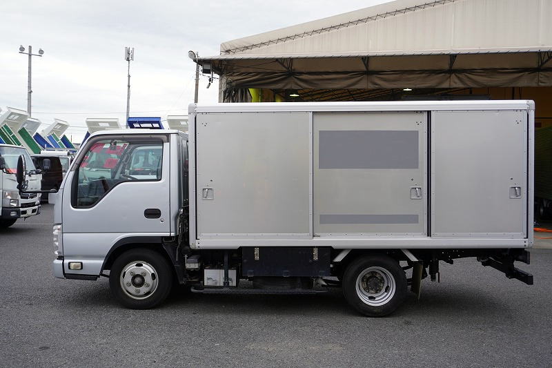 エルフ　「標準幅　セミロング」　ボトルカー　積載２０００ｋｇ　須河車体製　床下台車入れ　バックカメラ　フォグランプ　ＡＴ車！準中型（５トン限定）免許対応！1