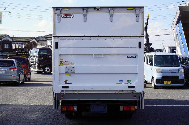 トヨエース　１０尺　アルミバン　積載１９００ｋｇ　低箱　サイドドア　跳ね上げ式　垂直パワーゲート　ラッシング２段　左電格ミラー　バックカメラ　社外ナビ　ＥＴＣ２．０　フォグランプ　衝突軽減ブレーキ　車線逸脱警報　全高２．５６ｍ　ＡＴ車！準中型（５トン限定）免許対応！希少車！！2