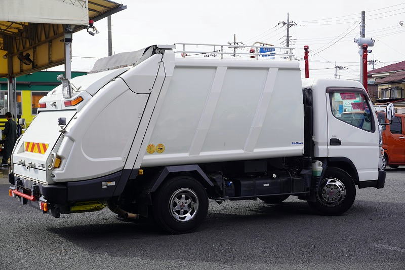 キャンター　「ワイド」　パッカー車　積載２７５０ｋｇ　新明和製　プレス式　７立米　連続動作　汚水タンク　防臭ドア　箱上キャリア付き　ラダー　バックカメラ　左電格ミラー　ＥＴＣ　フォグランプ　メッキパーツ　メッキホイールライナー　ＡＴ車！車検「Ｒ６年１月まで！」6