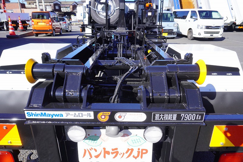 （未使用）　ファイター　増トン　「ベッド付き」　アームロール　新明和製　積載７９００ｋｇ　ツインシリンダー　キャブバックステップ　メッキパーツ　ＨＩＤヘッドライト　坂道発進補助　ＥＴＣ　６速ＭＴ！　車検「Ｒ６年１１月まで！」16