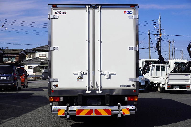 デュトロ　「ワイドロング」　冷蔵冷凍車　積載２９５０ｋｇ　格納パワーゲート　サイドドア　－３０度設定　荷台シマ板張り　ラッシング２段　ラジコン　左電格ミラー　ＬＥＤヘッドライト　バックカメラ　ＥＴＣ２．０　９０度ストッパー　クリアランスソナー　衝突軽減ブレーキ　車線逸脱警報　６速ＭＴ！　ビックリ良質車キレイです‼2