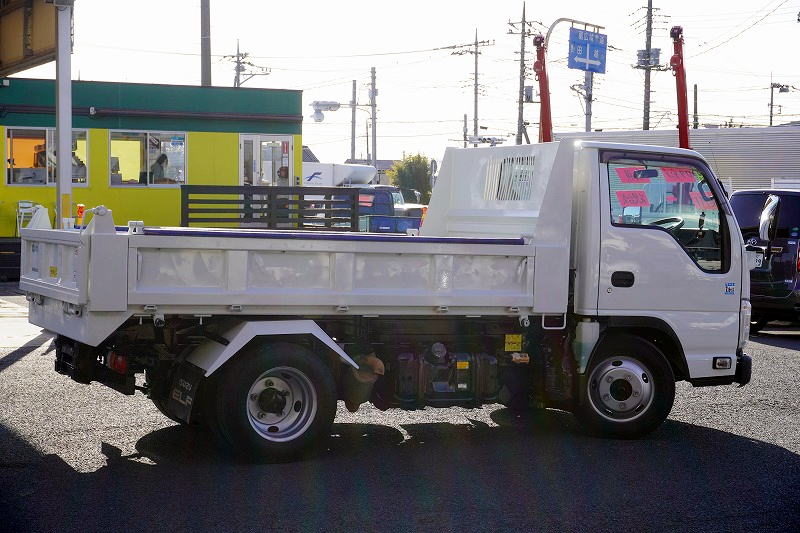 エルフ　「標準幅」　強化　ローダーダンプ　花見台製　三方開　積載３０００ｋｇ　手動コボレーン　鳥居アングル補強　左電格ミラー　坂道発進補助　フォグランプ　６速ＭＴ！6