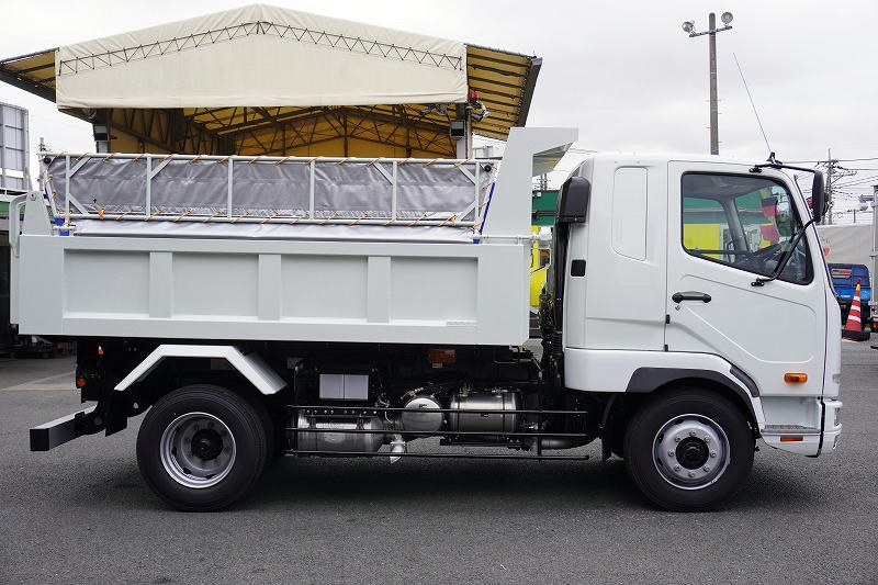 （未使用）　ファイター　増トン　「ベッド付き」　土砂ダンプ　極東製　積載７９００ｋｇ　一方開　角底　電動コボレーン　オートエアコン　フォグランプ　衝突軽減ブレーキ　車線逸脱警報　６速ＭＴ！車検「Ｒ６年１０月まで！」3