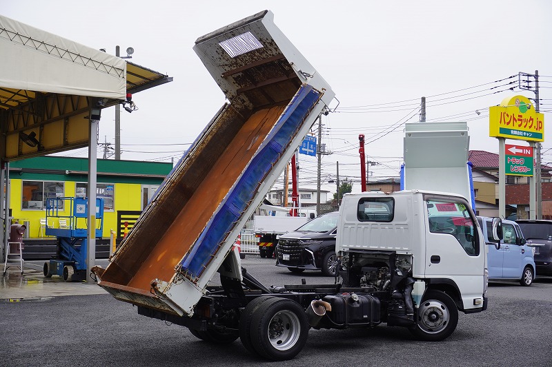 エルフ　強化ダンプ　新明和製　積載２０００ｋｇ　三方開　手動コボレーン　鳥居アングル補強　ダンプピン　ＥＴＣ　左電格ミラー　坂道発進補助　フルフラットロー　５速ＭＴ！26