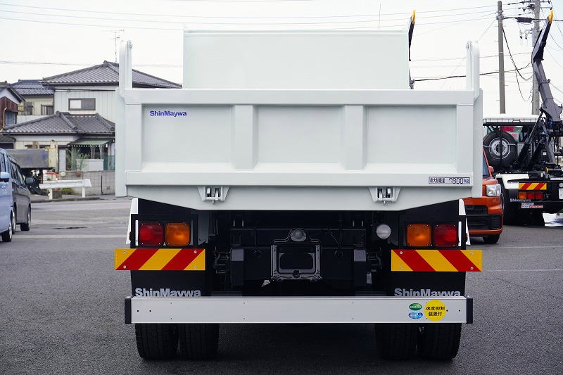 （未使用）　ファイター　増トン　「ベッド付き」　土砂ダンプ　新明和製　積載７９００ｋｇ　一方開　角底　メッキパーツ　オートエアコン　フォグランプ　坂道発進補助　ＥＴＣ２.０　衝突軽減ブレーキ　車線逸脱警報　６速ＭＴ！車検「Ｒ６年１１月まで！」2