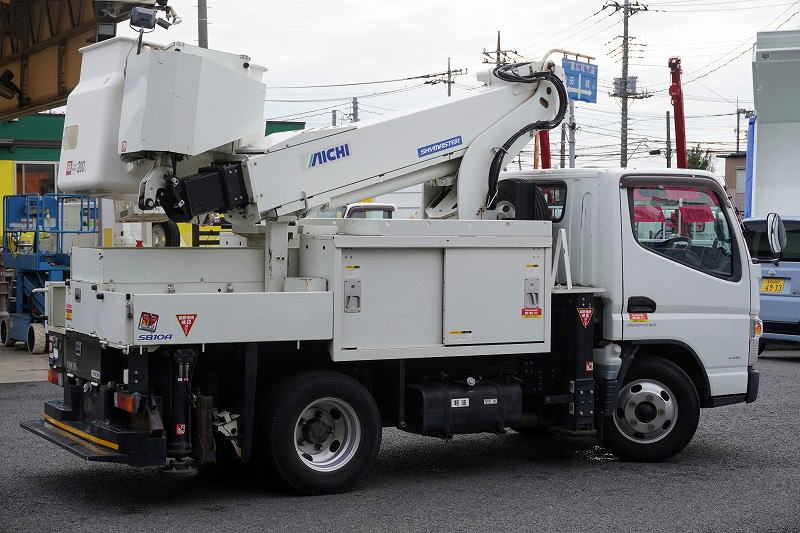 キャンター　高所作業車　アイチ製（ＳＢ１０Ａ）　最大地上高９．７ｍ　ＦＲＰバケット　バケット積載荷重２００ｋｇ　積載２５０ｋｇ　工具入れ　ジョイスティックタイプ　アワーメーター：１８０６ｈ　左電格ミラー　バックカメラ　フォグランプ　通信工事仕様！ＡＴ車！6