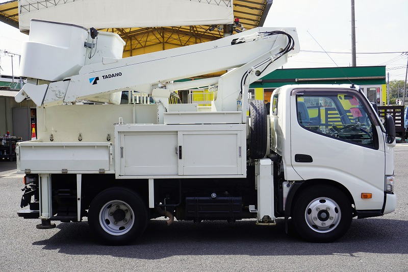 デュトロ　高所作業車　タダノ製（ＡＴ－１００ＴＴＥ）　最大地上高９．９ｍ　ＦＲＰバケット　バケット積載荷重２００ｋｇ　積載３００ｋｇ　工具入れ　ブーム自動格納　ジョイスティックタイプ　アワーメーター：１５４０ｈ　社外ナビ　フォグランプ　電気工事仕様！ＡＴ車！3