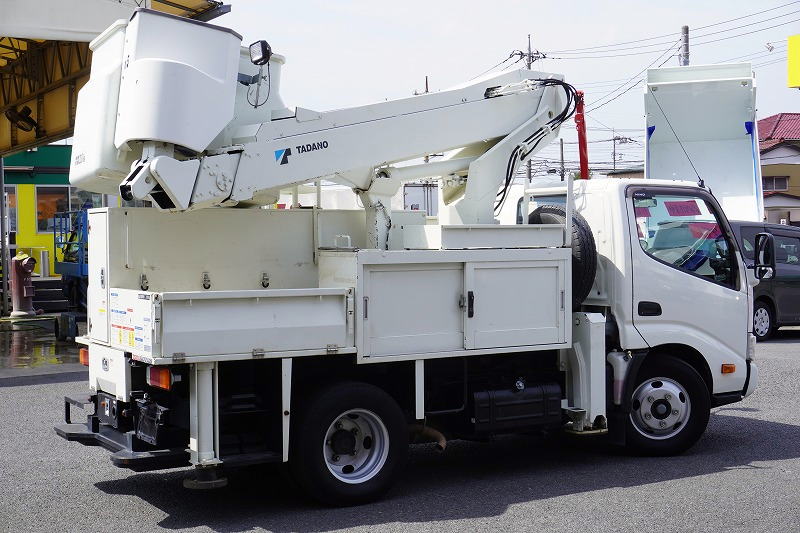 デュトロ　高所作業車　タダノ製（ＡＴ－１００ＴＴＥ）　最大地上高９．９ｍ　ＦＲＰバケット　バケット積載荷重２００ｋｇ　積載３００ｋｇ　工具入れ　ブーム自動格納　ジョイスティックタイプ　アワーメーター：１５４０ｈ　社外ナビ　フォグランプ　電気工事仕様！ＡＴ車！6