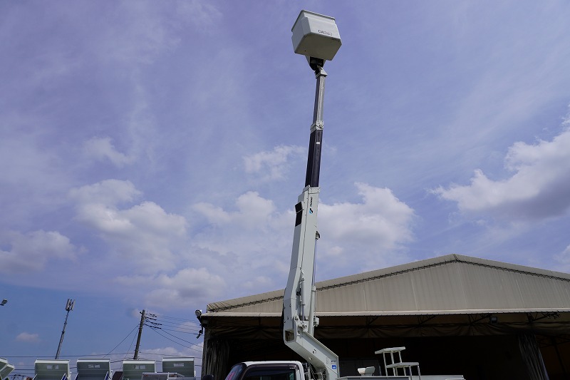 デュトロ　高所作業車　タダノ製（ＡＴ－１００ＴＴＥ）　最大地上高９．９ｍ　ＦＲＰバケット　バケット積載荷重２００ｋｇ　積載３００ｋｇ　工具入れ　ブーム自動格納　ジョイスティックタイプ　アワーメーター：１５４０ｈ　社外ナビ　フォグランプ　電気工事仕様！ＡＴ車！30