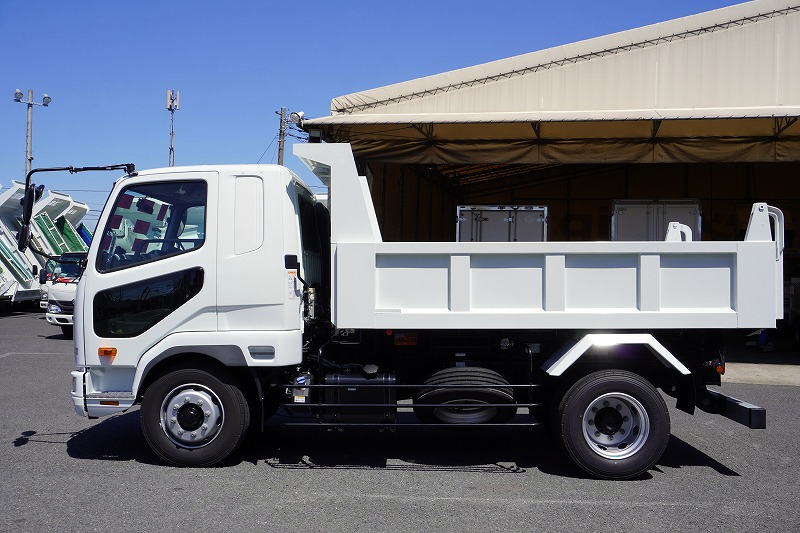 （未使用）　ファイター　増トン　「ベッド付き」　土砂ダンプ　極東製　積載７９００ｋｇ　一方開　角底　オートエアコン　フォグランプ　坂道発進補助　衝突軽減ブレーキ　車線逸脱警報　６速ＭＴ！車検「Ｒ７年４月まで！」1