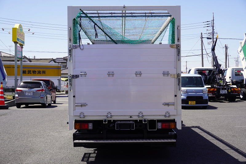 デュトロ　「ワイドロング」　平ボディー　資源ゴミ回収車　積載２０００ｋｇ　三方開　アルミブロック　二段アオリ　天井ネット式電動コボレーン　荷台ステンレス張り　飛散防止カーテン式ネット　鳥居シマ板張り　床下網工具入れ　セイコーラック　バックカメラ　左電格ミラー　ＬＥＤヘッドライト　フォグランプ　メッキパーツ　６速ＭＴ！低走行！希少車！2