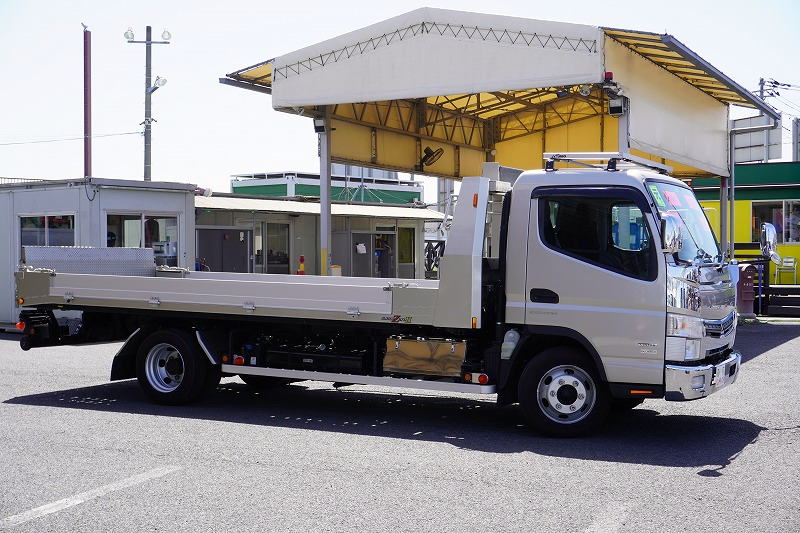 キャンター　「カスタム　ワイド超ロング」　セーフティーローダー　一般用　極東製　フラトップＺＥＲＯ　積載２９００ｋｇ　三方開　アルミブロック　油圧リアゲート　ラジコン　ウインチ　床フック７対　両側電格ミラー　ミラーヒーター　ルーフキャリア　社外ナビ　バックカメラ　ＥＴＣ２．０　衝突軽減ブレーキ　車線逸脱警報　メッキパーツ　ワンオーナー！ＡＴ車！4