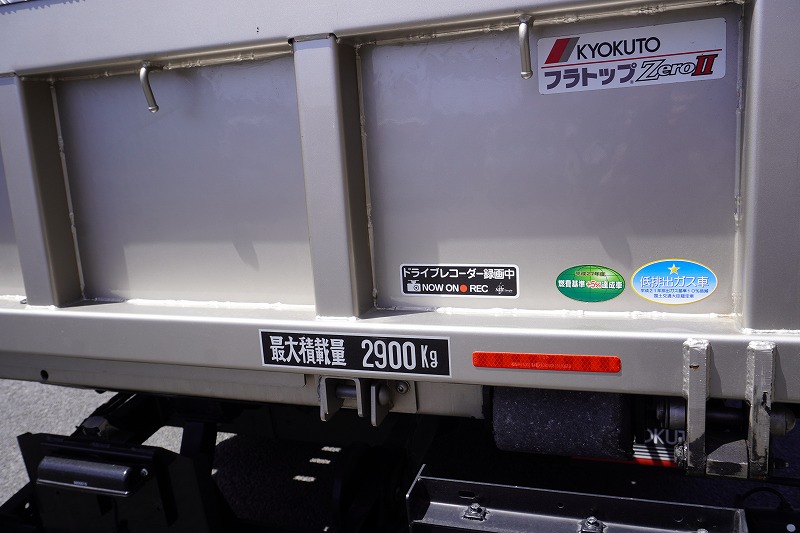 キャンター　「カスタム　ワイド超ロング」　セーフティーローダー　一般用　極東製　フラトップＺＥＲＯ　積載２９００ｋｇ　三方開　アルミブロック　油圧リアゲート　ラジコン　ウインチ　床フック７対　両側電格ミラー　ミラーヒーター　ルーフキャリア　社外ナビ　バックカメラ　ＥＴＣ２．０　衝突軽減ブレーキ　車線逸脱警報　メッキパーツ　ワンオーナー！ＡＴ車！25