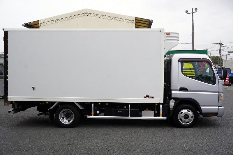 UD カゼット　「ワイド　ロング」　冷蔵冷凍車　積載２０００ｋｇ　菱重製　－３０度設定　荷台アルミ板張り　ラッシング２段　バックカメラ　両側電格ミラー　ミラーヒーター　温度記録計　ＨＩＤヘッドライト　フォグランプ　ＡＴ車！3