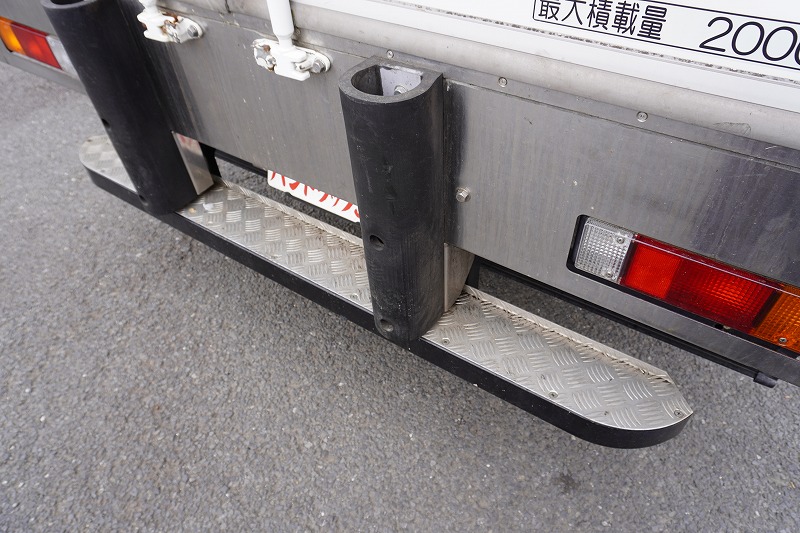 UD カゼット　「ワイド　ロング」　冷蔵冷凍車　積載２０００ｋｇ　菱重製　－３０度設定　荷台アルミ板張り　ラッシング２段　バックカメラ　両側電格ミラー　ミラーヒーター　温度記録計　ＨＩＤヘッドライト　フォグランプ　ＡＴ車！23