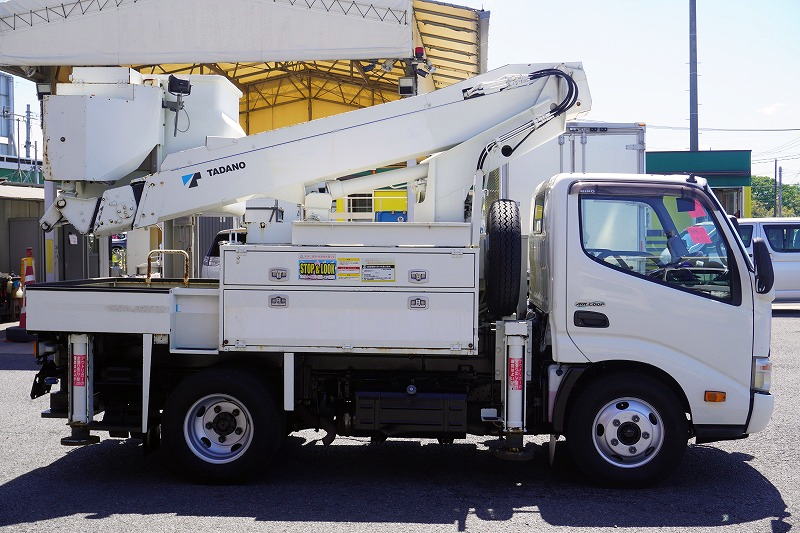 デュトロ　高所作業車　タダノ製（ＡＴ－１００ＴＴ）　最大地上高９．９ｍ　ＦＲＰバケット　バケット積載荷重２００ｋｇ　積載５００ｋｇ　工具入れ　ブーム自動格納　ジョイスティックタイプ　バックカメラ　坂道発進補助　電動パーキングブレーキ　アワーメーター：２３２６ｈ　通信工事仕様！５速ＭＴ！3