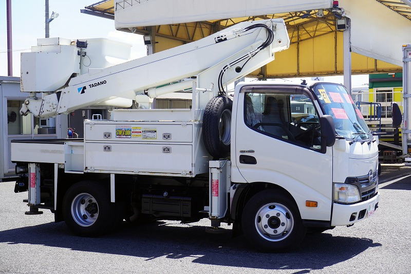 デュトロ　高所作業車　タダノ製（ＡＴ－１００ＴＴ）　最大地上高９．９ｍ　ＦＲＰバケット　バケット積載荷重２００ｋｇ　積載５００ｋｇ　工具入れ　ブーム自動格納　ジョイスティックタイプ　バックカメラ　坂道発進補助　電動パーキングブレーキ　アワーメーター：２３２６ｈ　通信工事仕様！５速ＭＴ！4