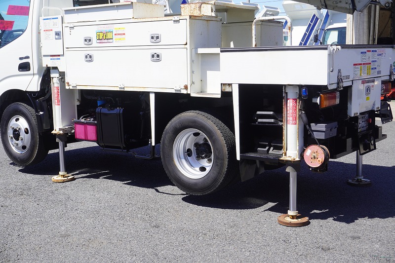 デュトロ　高所作業車　タダノ製（ＡＴ－１００ＴＴ）　最大地上高９．９ｍ　ＦＲＰバケット　バケット積載荷重２００ｋｇ　積載５００ｋｇ　工具入れ　ブーム自動格納　ジョイスティックタイプ　バックカメラ　坂道発進補助　電動パーキングブレーキ　アワーメーター：２３２６ｈ　通信工事仕様！５速ＭＴ！27