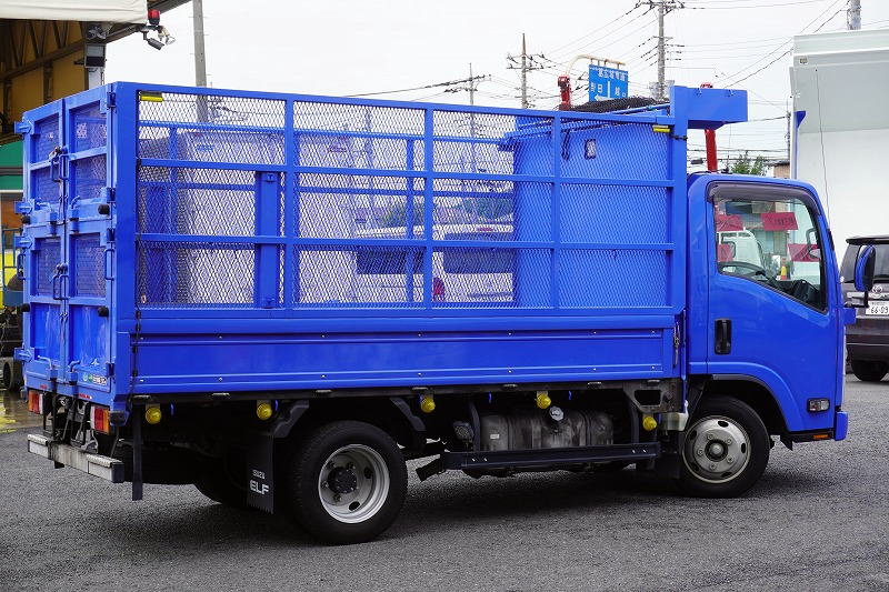 エルフ　「標準幅　セミロング」　平ボディー　資源ゴミ回収車　積載１９５０ｋｇ　一方開　アオリ欄干＆金網付き　リア四枚扉　荷台鉄板張り　バックカメラ　左電格ミラー　フォグランプ　ＡＴ車！希少車！！6