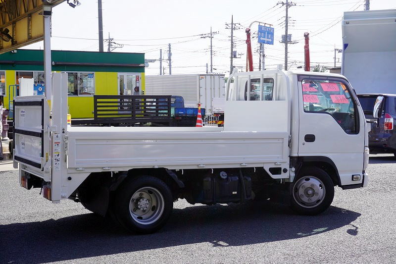 タイタン　「標準幅　ショート」　平ボディー　垂直パワーゲート　積載２０００ｋｇ　三方開　荷台＆鳥居下部鉄板張り　左電格ミラー　社外ナビ　ＥＴＣ　フォグランプ　全低床　ＡＴ車！車検「Ｒ７年２月まで！」6