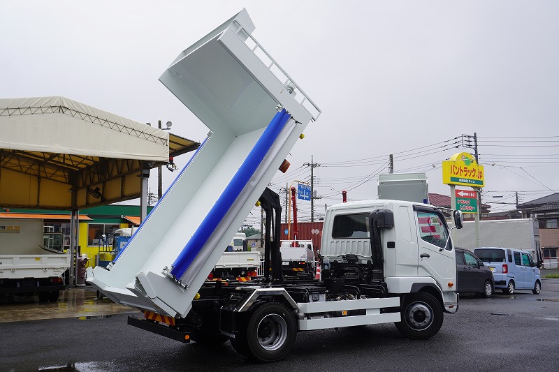 （未使用）　ファイター　増トン　「ベッド付き」　ローダーダンプ　新明和製　積載６６００ｋｇ　一方開　電動コボレーン　鳥居シートデッキ＆ラダー　スライド用ラジコン　ダンプピン　ＨＩＤヘッドライト　坂道発進補助　ＥＴＣ　オートエアコン　衝突軽減ブレーキ　車線逸脱警報　メッキパーツ多数！６速ＭＴ！22