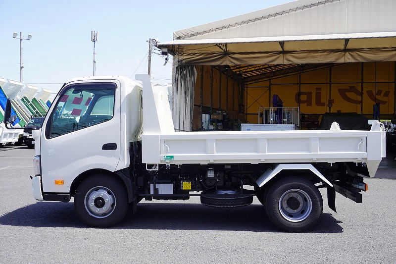 （未使用）　デュトロ　「ワイド」　強化　ローダーダンプ　花見台製　三方開　積載３７００ｋｇ　ダンプピン　スライド用ラジコン　左電格ミラー　坂道発進補助　クリアランスソナー　ＬＥＤヘッドライト＆フォグランプ　スマートキー　衝突軽減ブレーキ　車線逸脱警報　６速ＭＴ！車検「Ｒ７年１１月まで！」1