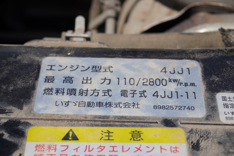 エルフ　高所作業車　アイチ製（ＳＢ１０Ａ）　最大地上高９．７ｍ　ＦＲＰバケット　バケット積載荷重２００ｋｇ　積載５００ｋｇ　工具入れ　ジョイスティックタイプ　アワーメーター：５５５ｈ　坂道発進補助　左電格ミラー　キーレス　通信工事仕様！６速ＭＴ！11