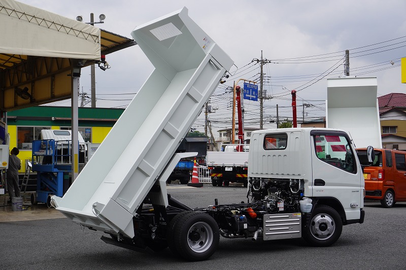 （未使用）　キャンター　「標準幅」　強化　ローダーダンプ　新明和製　三方開　積載３０００ｋｇ　ダンプピン　スライド用ラジコン　坂道発進補助　左電格ミラー　スマートキー　ＬＥＤヘッドライト＆フォグランプ　衝突軽減ブレーキ　車線逸脱警報　５速ＭＴ！23