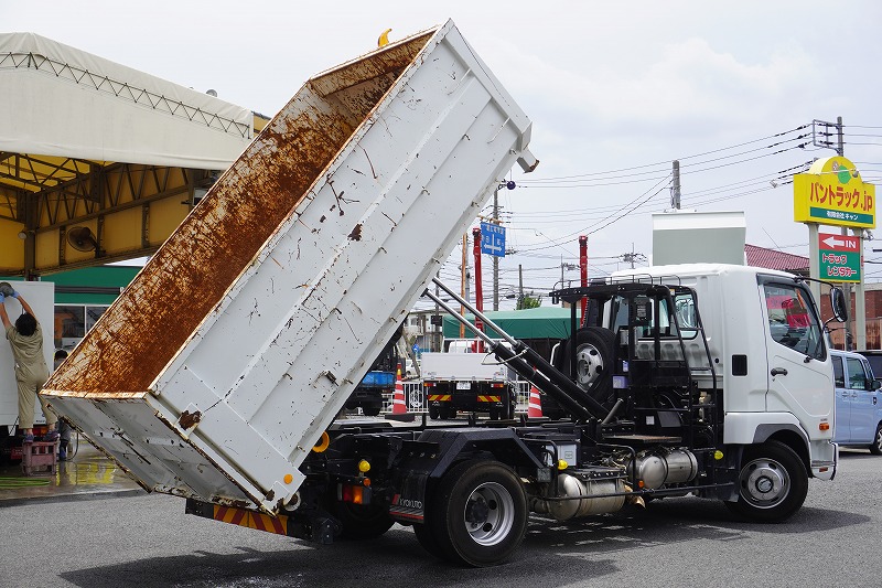 ファイター　４トン　「ベッドレス」　フックロール　積載３４５０ｋｇ　極東製　ツインシリンダー　キャブバックステップ　ラジコン　コンテナ付き　社外ナビ　フルセグＴＶ　バックカメラ　ＥＴＣ２．０　キーレス　坂道発進補助　衝突軽減ブレーキ　車線逸脱警報　６速ＭＴ！20