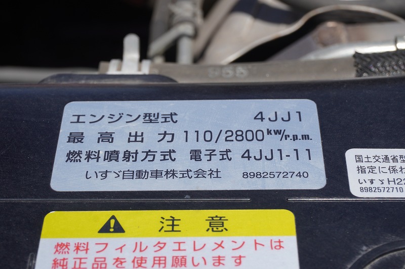 エルフ　「標準幅　ロング」　アルミバン　積載２０００ｋｇ　サイドドア　ラッシング２段　バックカメラ　ＥＴＣ　社外ナビ　坂道発進補助　通気口　９０度ストッパー　日本フルハーフ製　６速ＭＴ！11