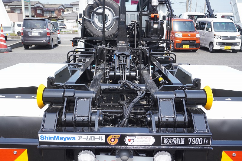 （未使用）　ファイター　増トン　「ベッド付き」　アームロール　新明和製　積載７９００ｋｇ　ツインシリンダー　キャブバックステップ　メッキパーツ　ＨＩＤヘッドライト　フォグランプ　坂道発進補助　ＥＴＣ　衝突軽減ブレーキ　車線逸脱警報　６速ＭＴ！　車検「Ｒ７年６月まで！」16