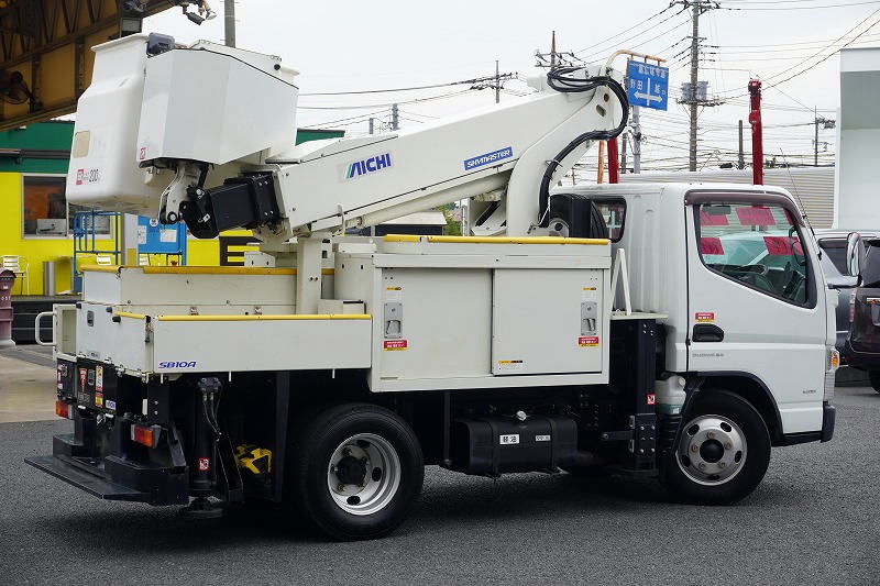 キャンター　高所作業車　アイチ製（ＳＢ１０Ａ）　最大地上高９．７ｍ　ＦＲＰバケット　バケット積載荷重２００ｋｇ　積載２５０ｋｇ　工具入れ　ジョイスティックタイプ　アワーメーター：２８８５ｈ　左電格ミラー　社外ナビ　ワンセグＴＶ　バックカメラ　フォグランプ　通信工事仕様！ＡＴ車！6